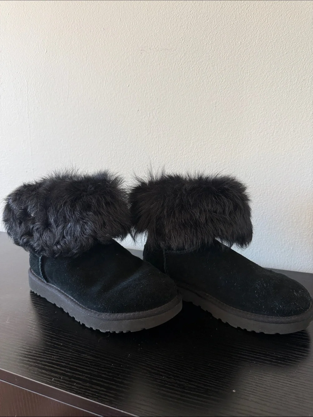 Authentic UGG Black Mini Sheepskin Boots – Women’s Size 8